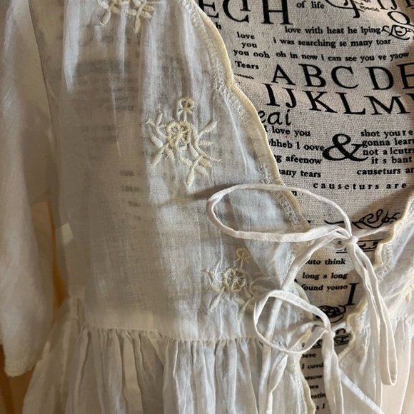 🌸🦅🤍American Eagle Outfitters White Lace-Up Blouse🤍🦅🌸 - Picture 4 of 11